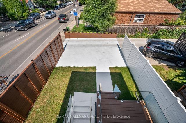 1347 Woodbine Ave, House detached with 3 bedrooms, 3 bathrooms and 1 parking in Toronto ON | Image 30