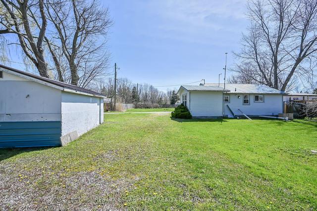 36 Nature Line, House detached with 2 bedrooms, 1 bathrooms and 5 parking in Haldimand County ON | Image 2