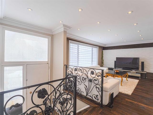 208 Acton Ave, House detached with 3 bedrooms, 2 bathrooms and 6 parking in Toronto ON | Image 4