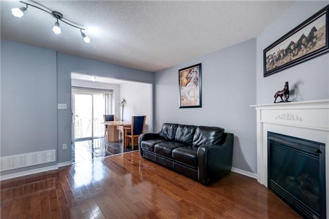 383 Hobbs Cres, House attached with 3 bedrooms, 3 bathrooms and 1 parking in Milton ON | Image 6