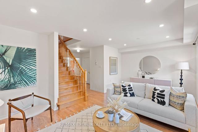 282 Church St S, Townhouse with 3 bedrooms, 4 bathrooms and 2 parking in Richmond Hill ON | Image 8