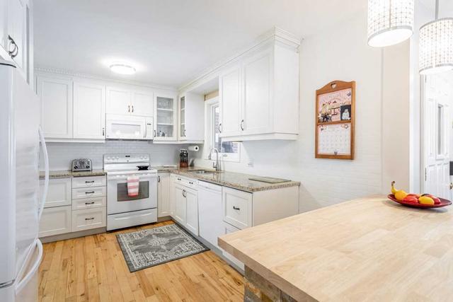 6 Passmore St, House detached with 3 bedrooms, 2 bathrooms and 7 parking in Hamilton ON | Image 2