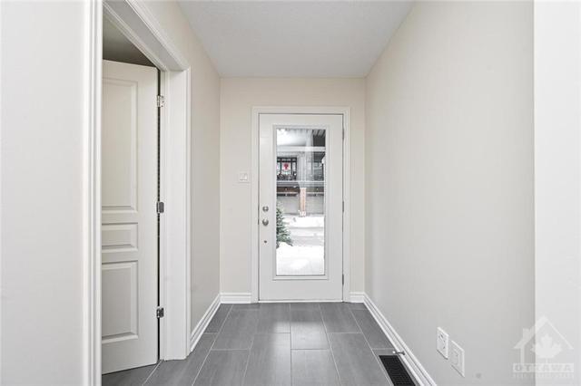 78 Stockholm Private, Townhouse with 3 bedrooms, 3 bathrooms and 2 parking in Ottawa ON | Image 3