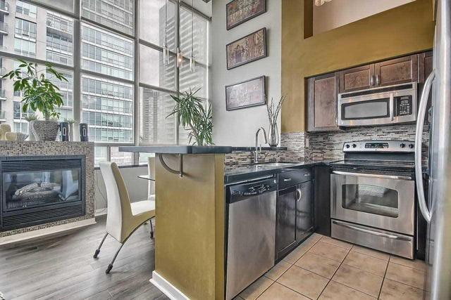 404 - 300 Manitoba St, Condo with 2 bedrooms, 2 bathrooms and 2 parking in Toronto ON | Image 6