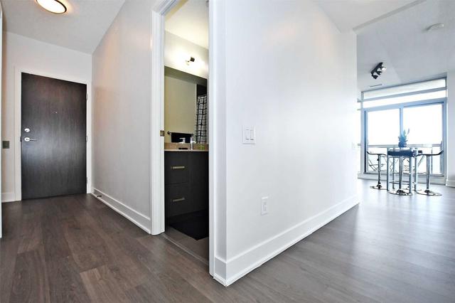 425 - 7608 Yonge St, Condo with 1 bedrooms, 1 bathrooms and 1 parking in Vaughan ON | Image 3