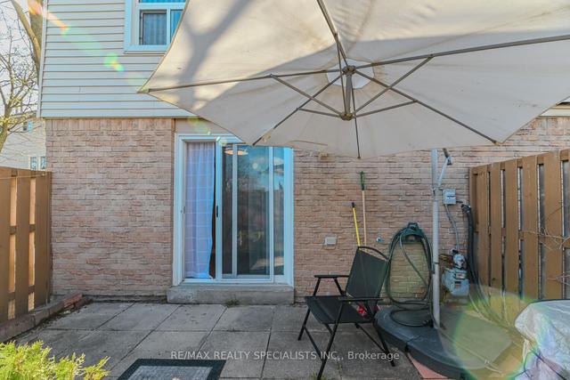 100 Ellis Dr, Townhouse with 3 bedrooms, 2 bathrooms and 2 parking in Brampton ON | Image 33