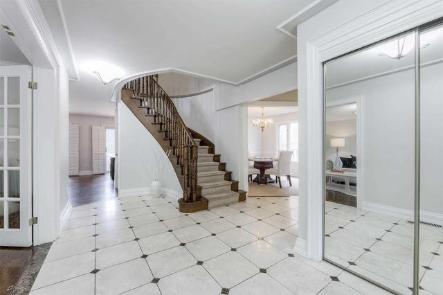 2128 Eighth Line, House detached with 4 bedrooms, 4 bathrooms and 2 parking in Oakville ON | Image 2