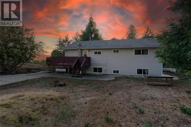 Back of house view of beautiful westerly sunset | Image 26
