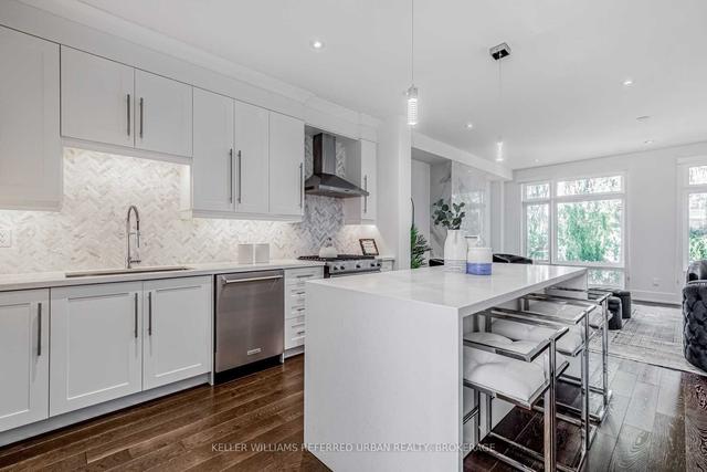 31 Woodcroft Cres, House detached with 4 bedrooms, 5 bathrooms and 3 parking in Toronto ON | Image 33