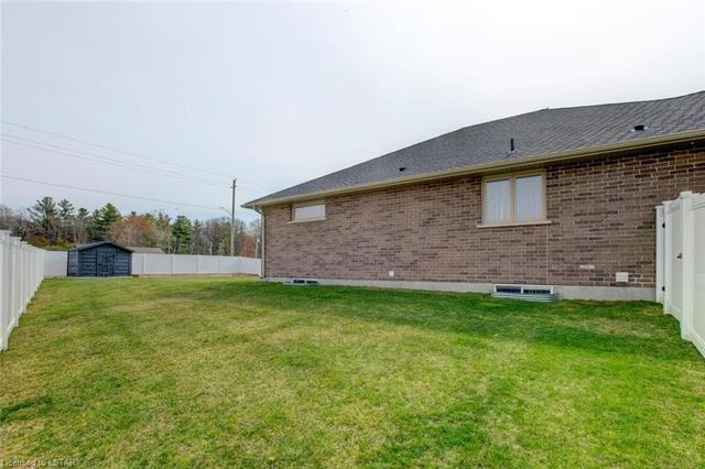575 Bennett Crescent, House detached with 5 bedrooms, 3 bathrooms and 6 parking in Strathroy Caradoc ON | Image 40