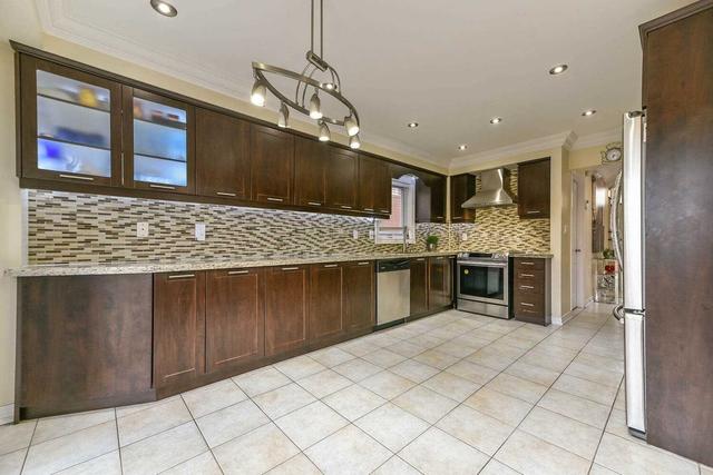 56 Seclusion Cres, House detached with 4 bedrooms, 4 bathrooms and 6 parking in Brampton ON | Image 5