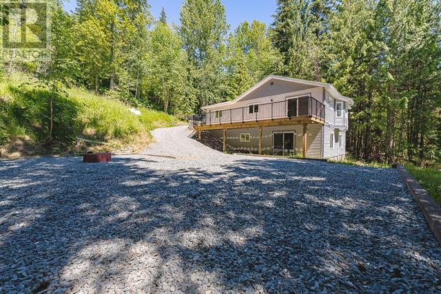 7430 Crowfoot Drive, House detached with 3 bedrooms, 1 bathrooms and null parking in Columbia Shuswap F BC | Image 22