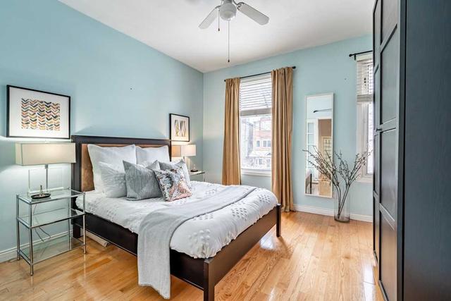 258 Lippincott St, House attached with 3 bedrooms, 2 bathrooms and 1 parking in Toronto ON | Image 2