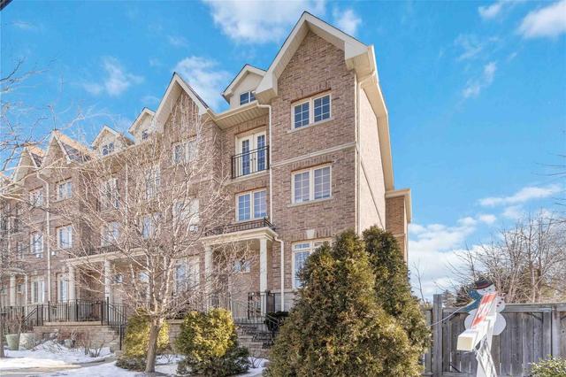 331 Royal York Rd N, House attached with 3 bedrooms, 3 bathrooms and 2 parking in Toronto ON | Image 3