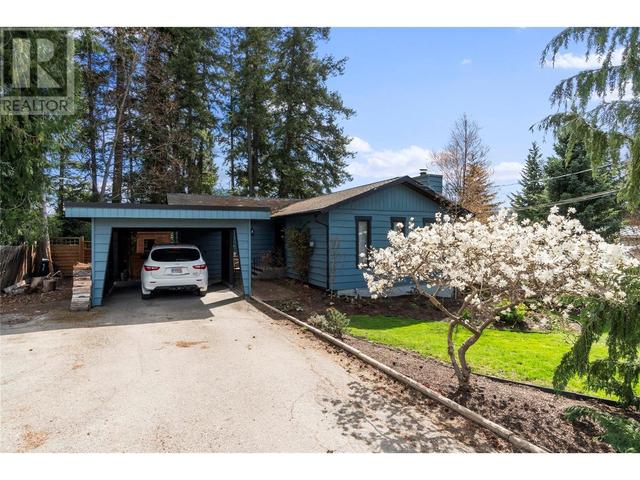 2740 25th Avenue Ne, House detached with 4 bedrooms, 2 bathrooms and null parking in Salmon Arm BC | Image 4