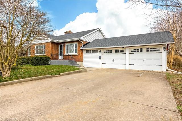 3 Youngblut Avenue, House detached with 4 bedrooms, 2 bathrooms and 4 parking in St. Catharines ON | Image 1