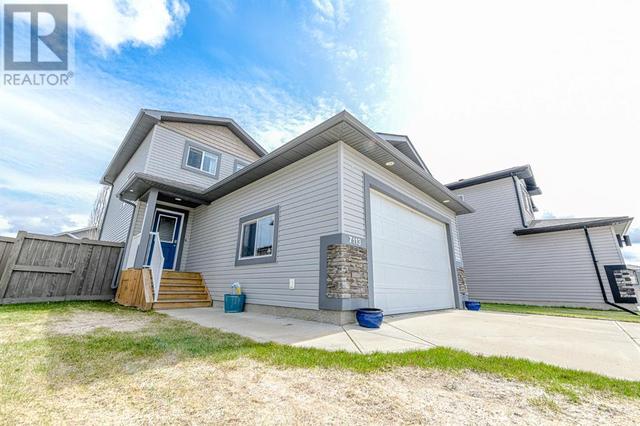 7113 86a Street, House detached with 3 bedrooms, 2 bathrooms and 4 parking in Grande Prairie AB | Image 1