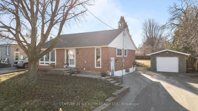 243 Wellington St E, House detached with 3 bedrooms, 2 bathrooms and 5 parking in Barrie ON | Image 1
