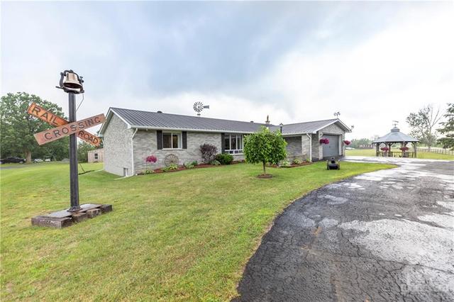 7014 County 22 Road, House detached with 5 bedrooms, 3 bathrooms and 8 parking in Edwardsburgh/Cardinal ON | Card Image