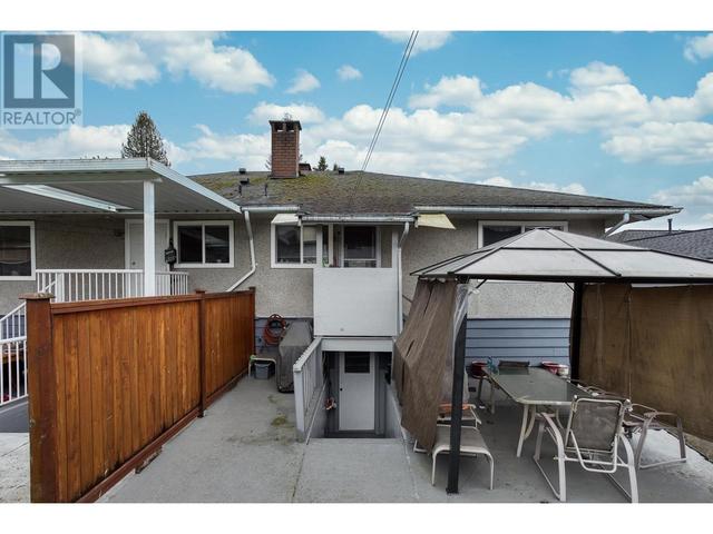 6933 - 6935 Winch Street, House detached with 7 bedrooms, 2 bathrooms and null parking in Burnaby BC | Image 10