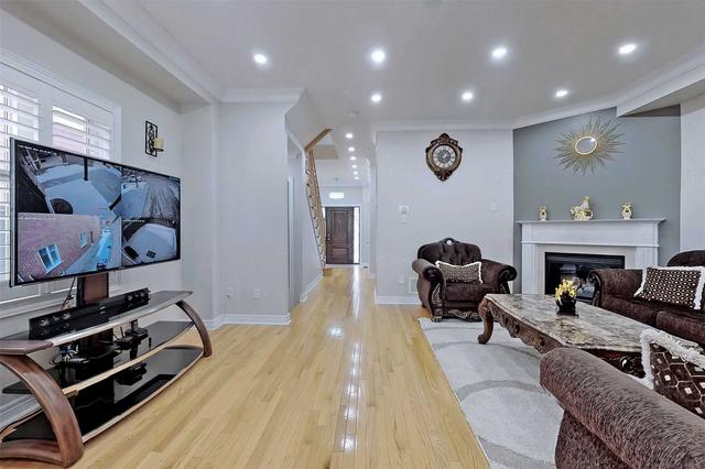 92 Laval St, House attached with 3 bedrooms, 4 bathrooms and 4 parking in Vaughan ON | Image 39