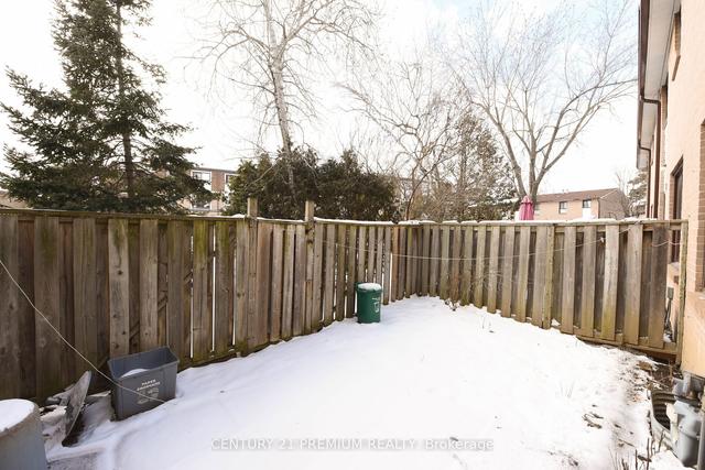 167 Fleetwood Cres, Townhouse with 3 bedrooms, 2 bathrooms and 1 parking in Brampton ON | Image 26