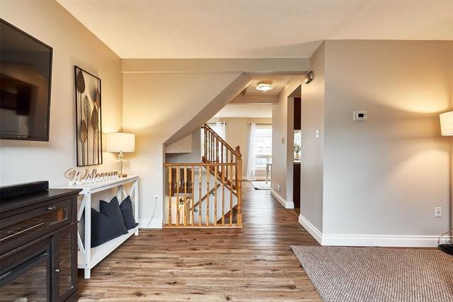 68 Parklane Circ, Townhouse with 3 bedrooms, 1 bathrooms and 3 parking in Clarington ON | Image 33