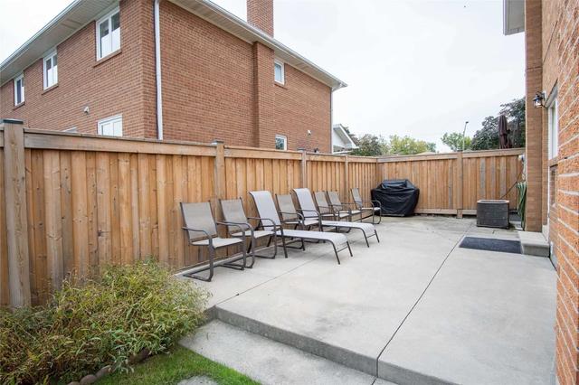 3525 Birchmeadow Cres, House semidetached with 4 bedrooms, 2 bathrooms and 3 parking in Mississauga ON | Image 18