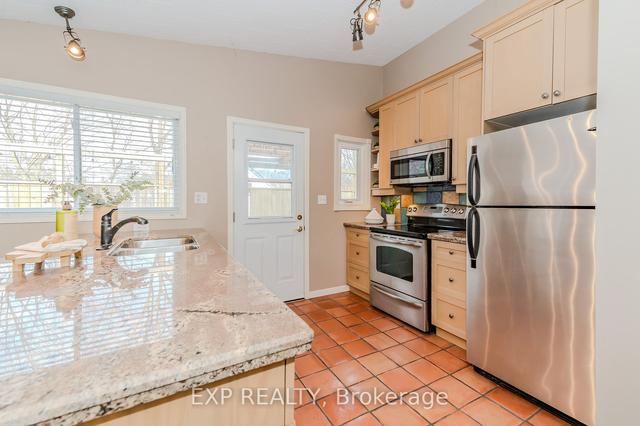 771 Rose St, House detached with 2 bedrooms, 1 bathrooms and 5 parking in Cambridge ON | Image 8