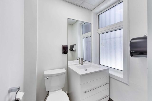 unit 1 - 194 Carlton St, House attached with 1 bedrooms, 2 bathrooms and 1 parking in Toronto ON | Image 4