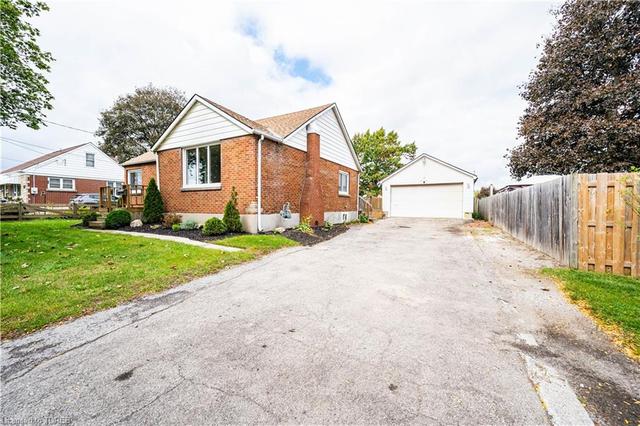 18 Lindsay Street, House detached with 3 bedrooms, 2 bathrooms and 8 parking in Tillsonburg ON | Image 4