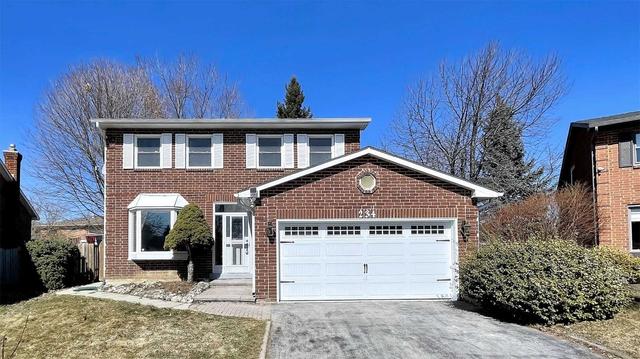 upper - 234 Lancaster Ave, House detached with 3 bedrooms, 2 bathrooms and 2 parking in Newmarket ON | Image 1