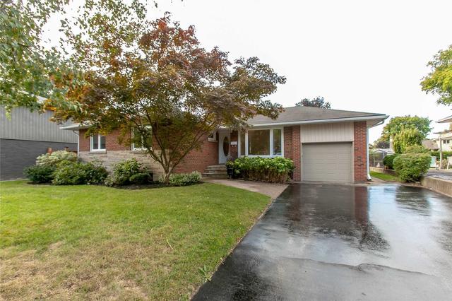 398 Strathcona Dr, House detached with 3 bedrooms, 1 bathrooms and 4 parking in Burlington ON | Image 23