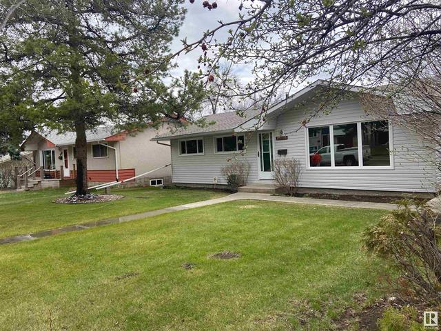 10559 53 Av Nw, House detached with 4 bedrooms, 2 bathrooms and null parking in Edmonton AB | Card Image