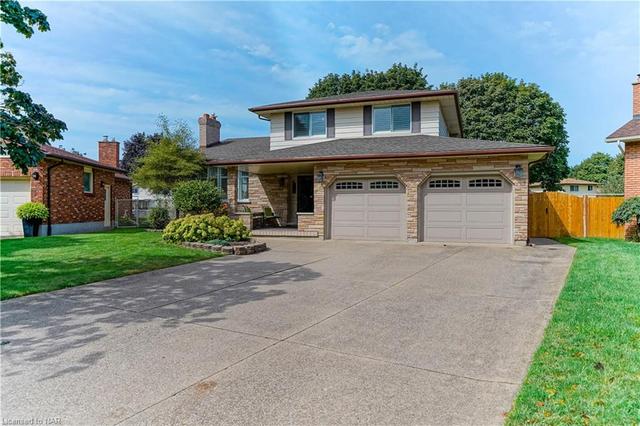 19 Amberwood Court, House detached with 3 bedrooms, 3 bathrooms and 6 parking in St. Catharines ON | Image 1