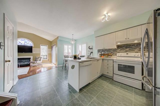 31 Briarglen Crt, House detached with 3 bedrooms, 6 bathrooms and 3 parking in Toronto ON | Image 11