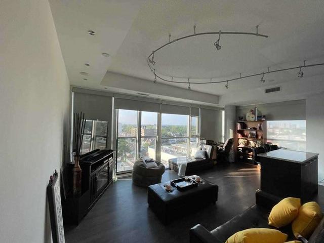 806 - 2055 Danforth Ave, Condo with 1 bedrooms, 1 bathrooms and 1 parking in Toronto ON | Image 2