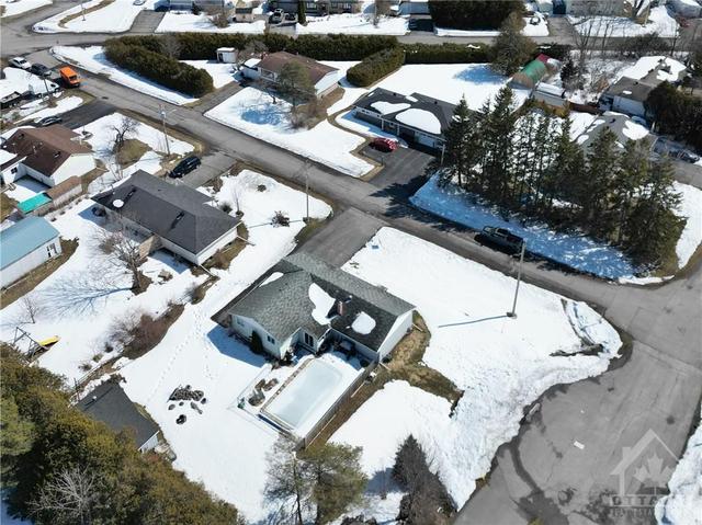 29 Todd Drive, House detached with 3 bedrooms, 2 bathrooms and 8 parking in Ottawa ON | Image 28