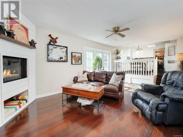 732 Viaduct Ave E, House detached with 4 bedrooms, 3 bathrooms and 4 parking in Saanich BC | Image 16