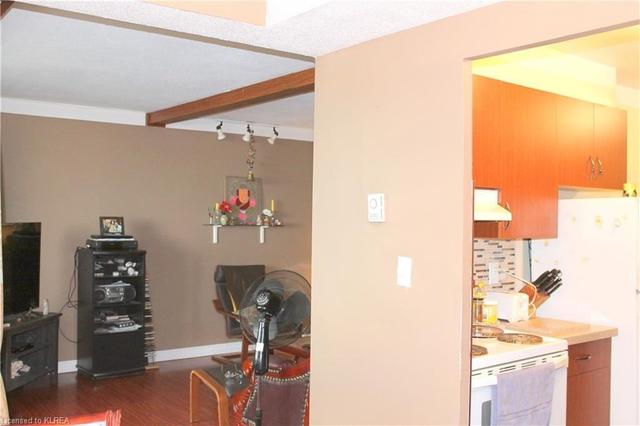 3 Massey Sq, Condo with 2 bedrooms, 1 bathrooms and 1 parking in Toronto ON | Image 4