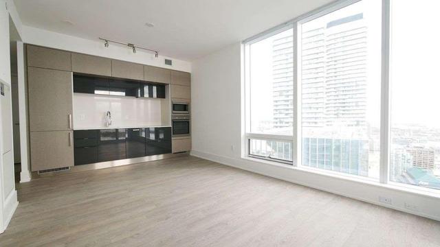 5405 - 10 York St, Condo with 2 bedrooms, 2 bathrooms and 1 parking in Toronto ON | Image 5