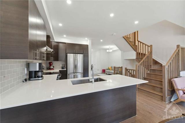 222 Zinnia Way, Townhouse with 4 bedrooms, 3 bathrooms and 2 parking in Ottawa ON | Image 8