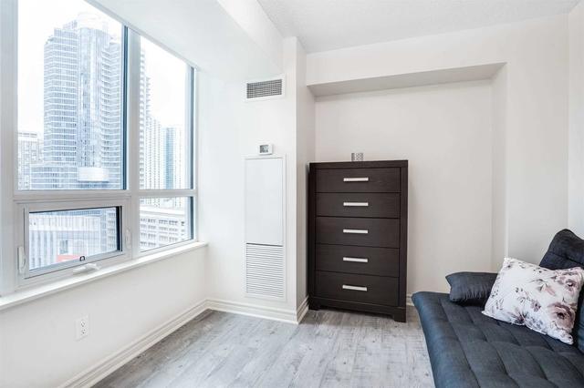 1207 - 25 Lower Simcoe St, Condo with 2 bedrooms, 2 bathrooms and 1 parking in Toronto ON | Image 8