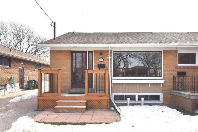 33 Murellen Cres, House semidetached with 3 bedrooms, 2 bathrooms and 3 parking in Toronto ON | Image 12