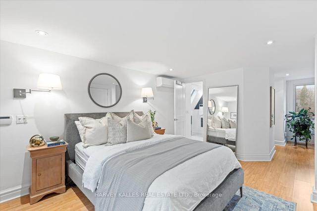 114 Wells St, House semidetached with 4 bedrooms, 2 bathrooms and 1 parking in Toronto ON | Image 14