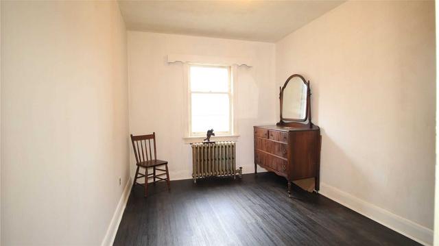 158 Fifth St, House detached with 2 bedrooms, 1 bathrooms and 2 parking in Toronto ON | Image 2