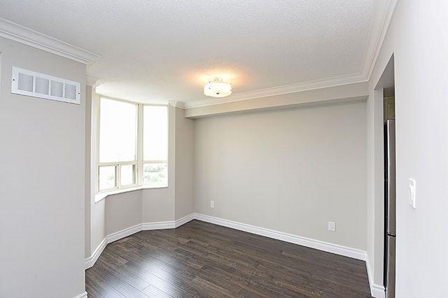 1402 - 30 Malta Ave, Condo with 3 bedrooms, 2 bathrooms and 1 parking in Brampton ON | Image 6