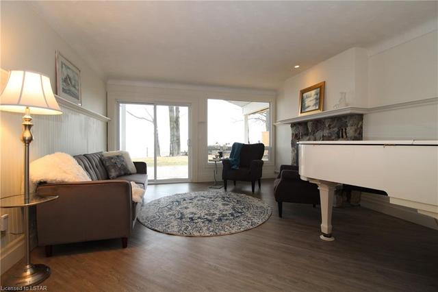 5486 Beach Street, House detached with 2 bedrooms, 2 bathrooms and 8 parking in Lambton Shores ON | Image 11