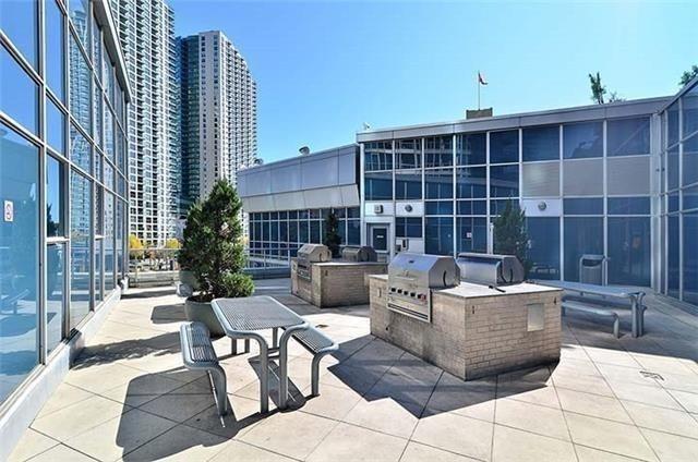 1012 - 208 Queens Quay W, Condo with 2 bedrooms, 2 bathrooms and 1 parking in Toronto ON | Image 9