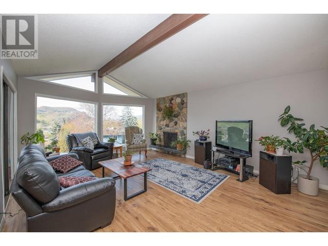 3934 - 15 Crescent, House detached with 4 bedrooms, 3 bathrooms and 4 parking in Vernon BC | Image 18